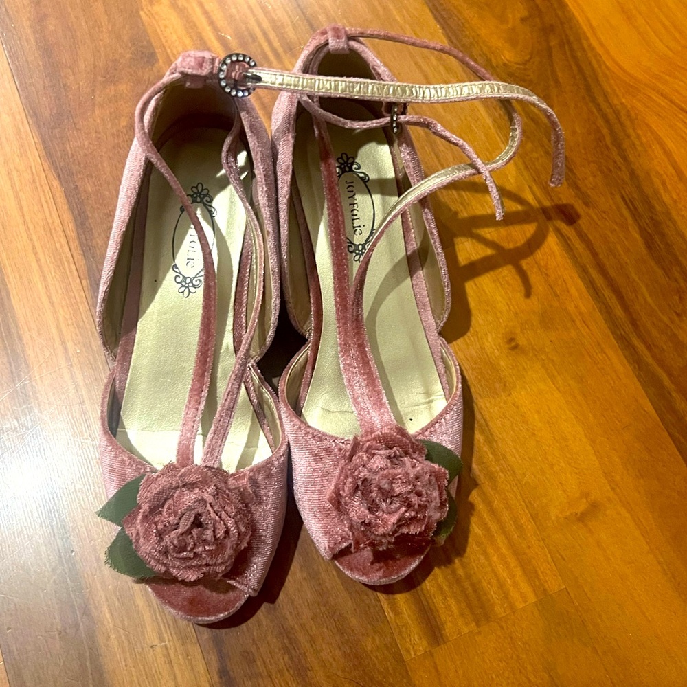 Joyfolie, size 1, pink velvet shoe with flower, good used condition